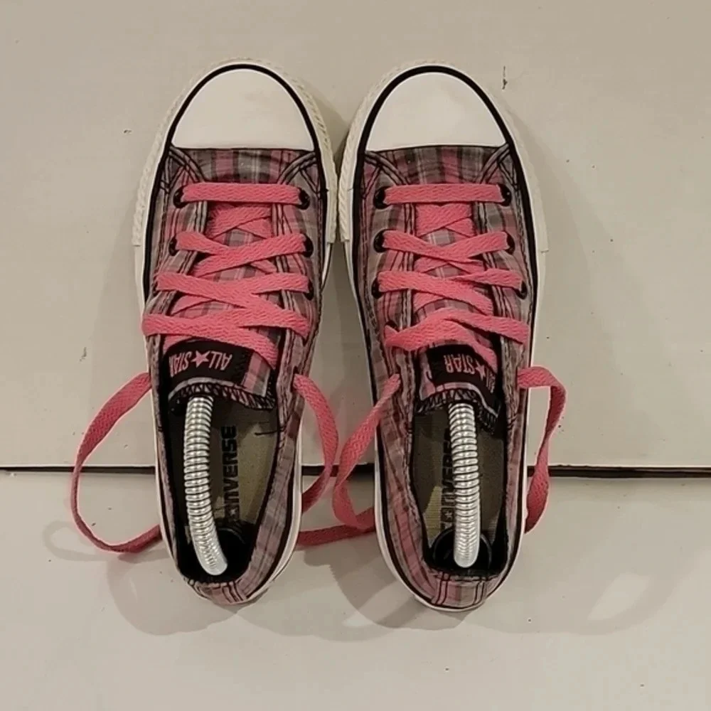 KIDS CONVERSE ALL STAR LOW TOP‎ SNEAKERS (sz 1)